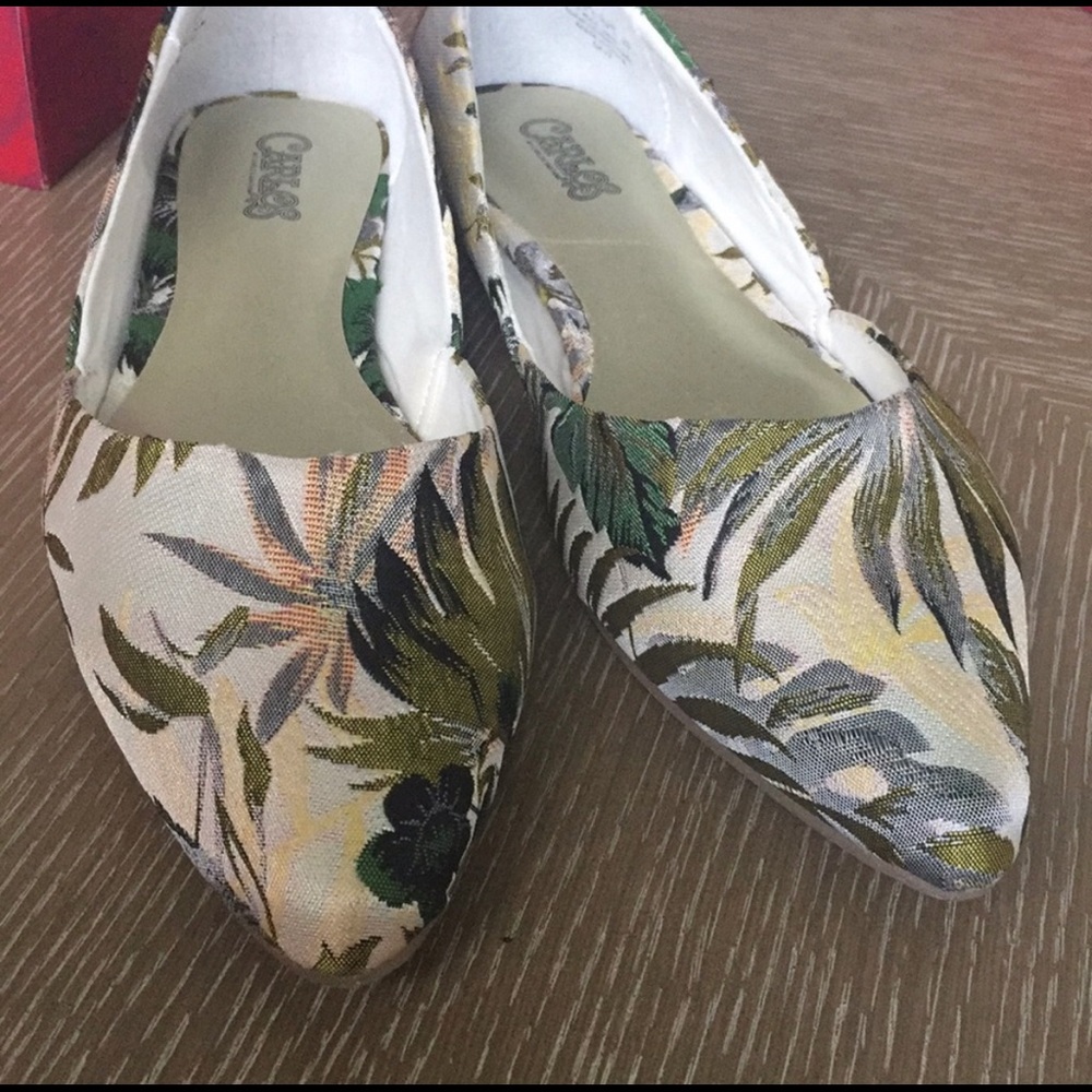 NWT Carlo Santana floral flats